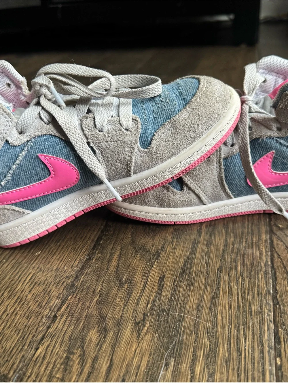 Jordan Kids' Preschool Air Jordan 1 Mid Basketball Shoes in Blue, Gray & Pink